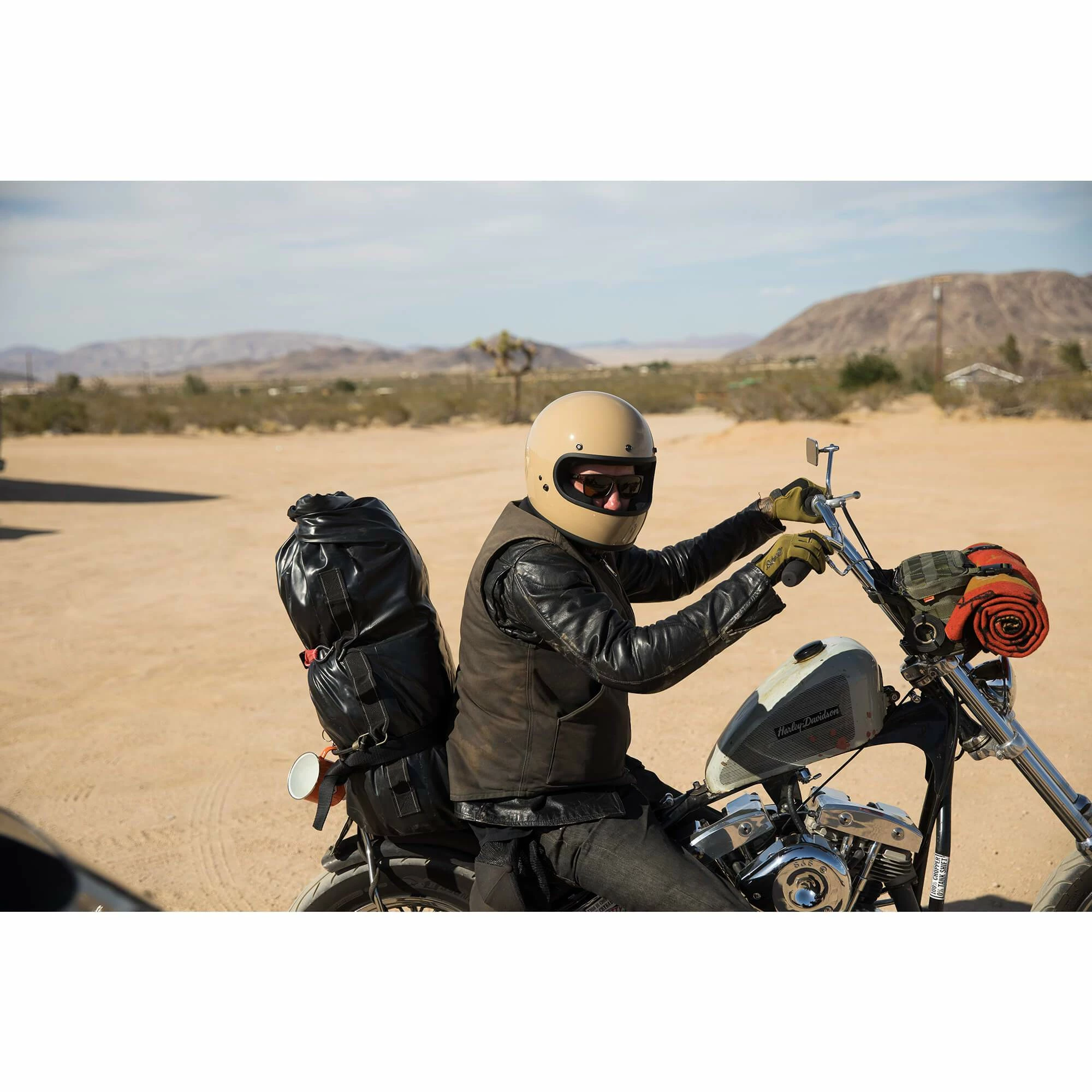 Biltwell Gringo DOT/ECE Approved Full Face Helmet - Gloss Coyote Tan 8 Biltwell Gringo DOT/ECE Approved Full Face Helmet - Gloss Coyote Tan - Image 8